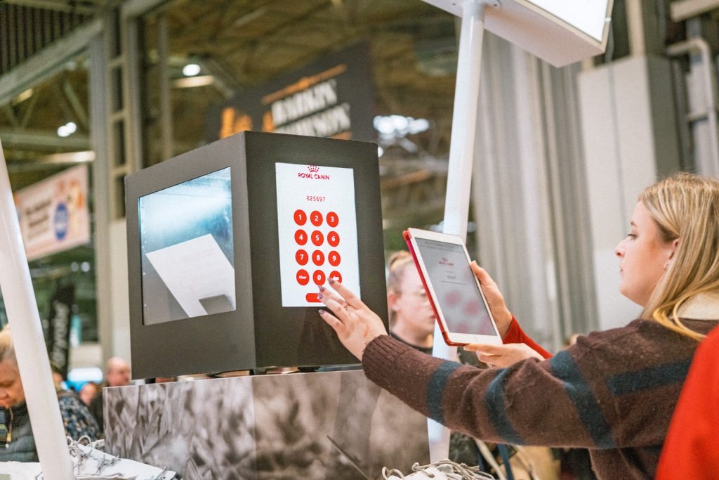 royal canin branded prize vault