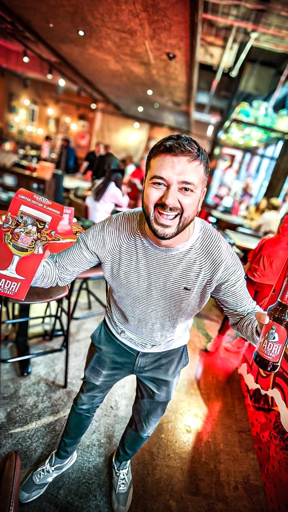 Guest celebrating their win at the Noonah Prize Wall during the Madri Exceptional Summer Tour.