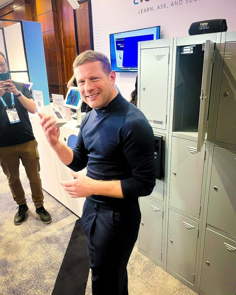 Dermot O’Leary celebrating his win at our Prize Locker during the CVENT Conference.